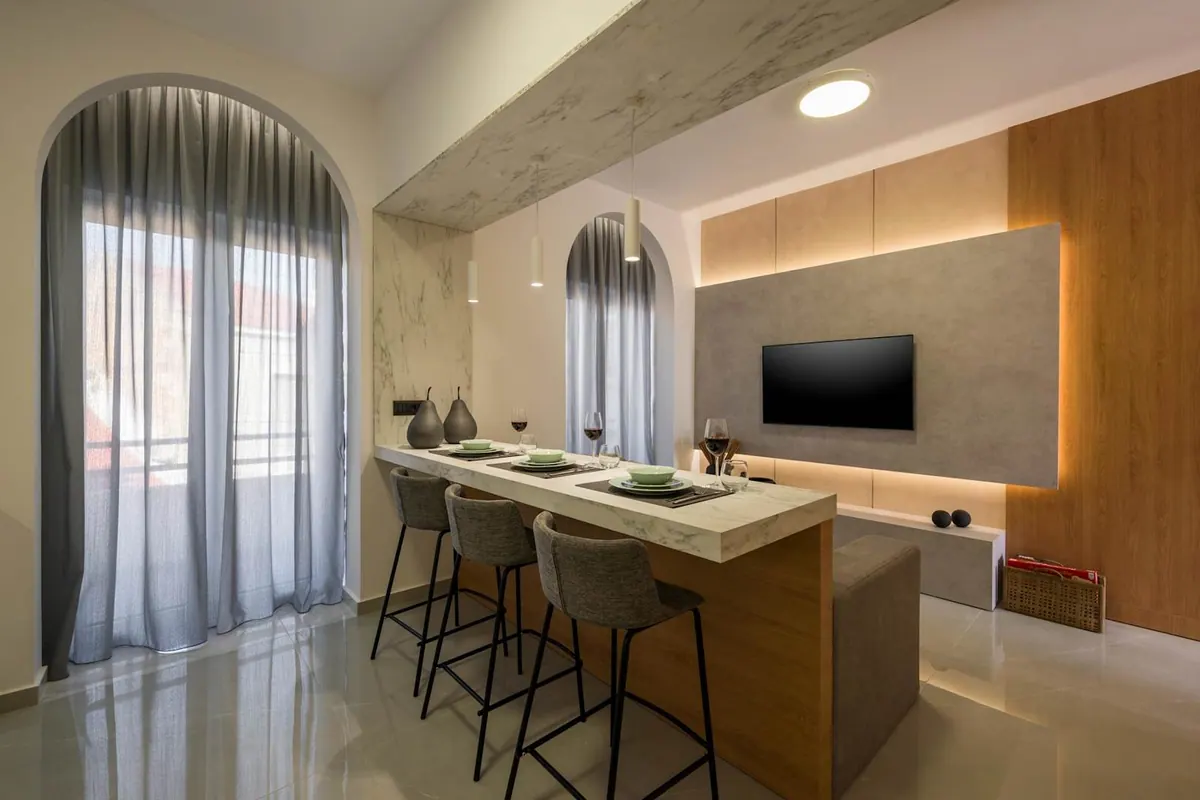 Living and dining space with twin arched windows, Amara Local Experience, Chania