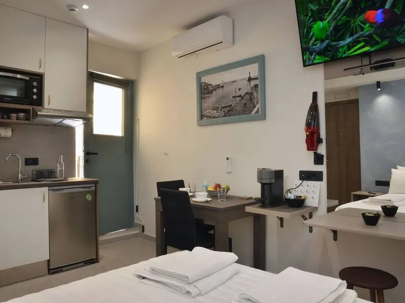 Open-plan studio with kitchenette and double bed, Amara Porto Living Studio